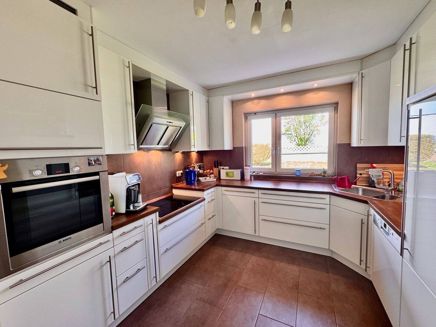 Immobilie in Kordel - Freistehendes Haus mit zwei Wohneinheiten in Kordel - Mehrgenerationen, Vermietung oder Wohnen & Arbeiten - Bild 2