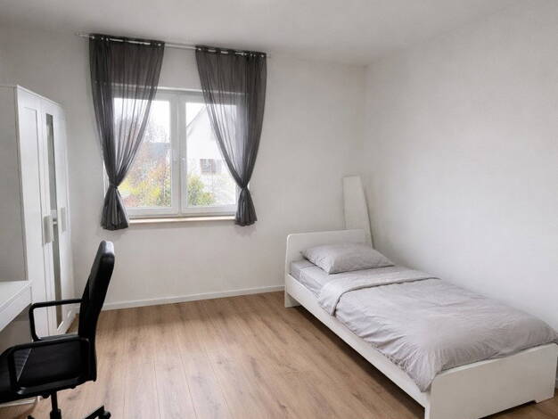 Wohnung zur Miete 390 € 4 Zimmer 15 m² 2. Geschoss frei ab sofort Sieglitzhof Erlangen 91054