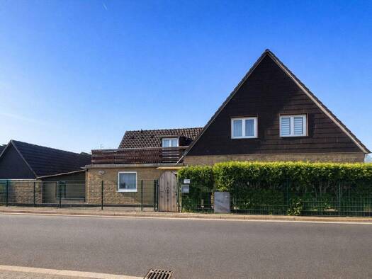 Doppelhaushälfte zur Versteigerung provisionsfrei 300.000 € 5 Zimmer 114 m² 332 m² Grundstück frei ab sofort Gothaer Weg 51 Vennhausen Düsseldorf 40627