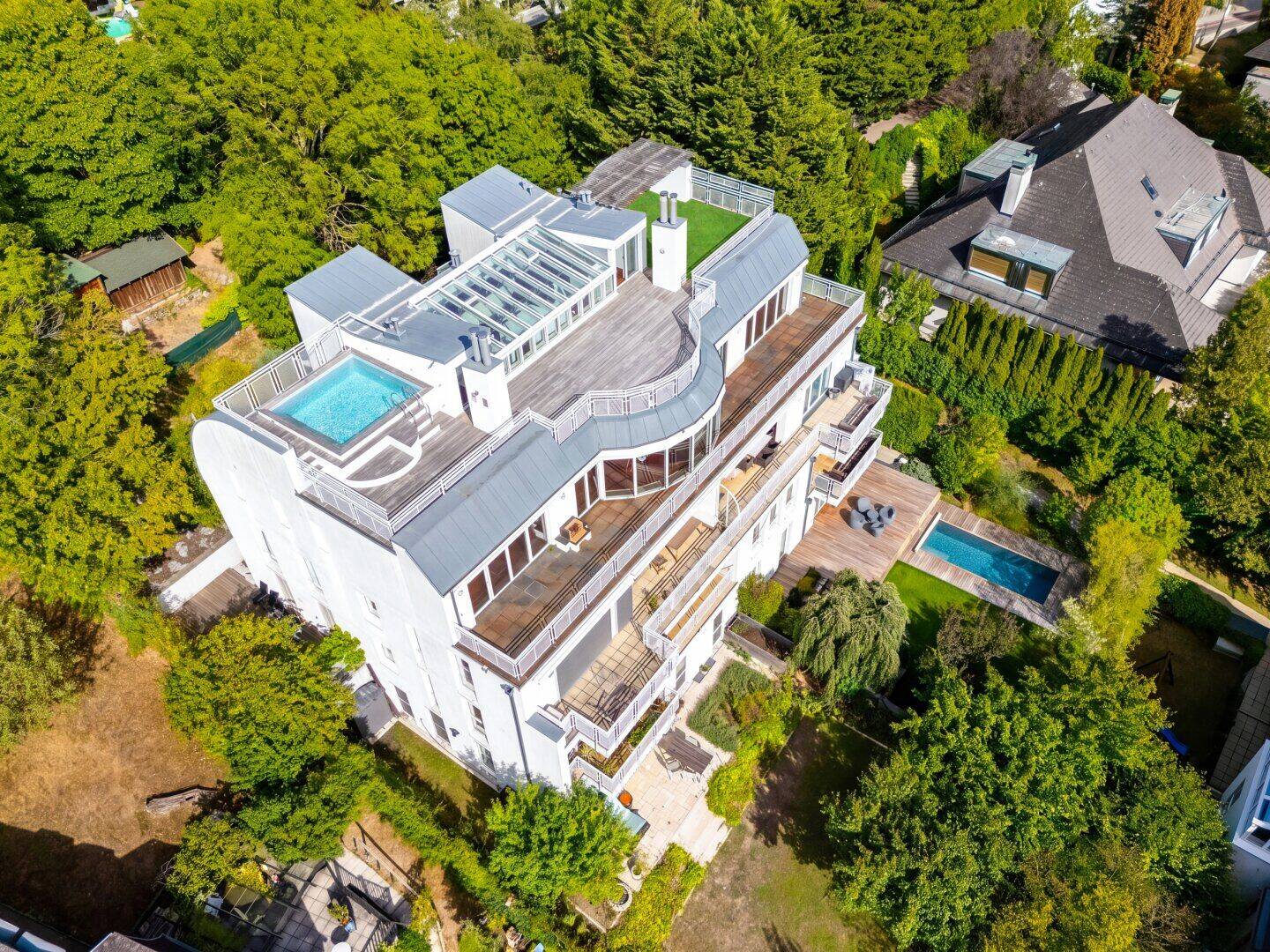 7-bed apartment, 297 m²