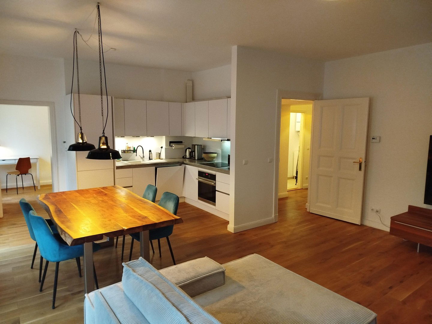 Wohnung zur Miete 2.100 € 3 Zimmer 89 m²<br/>Wohnfläche 1.<br/>Geschoss Charlottenburg Berlin 10627