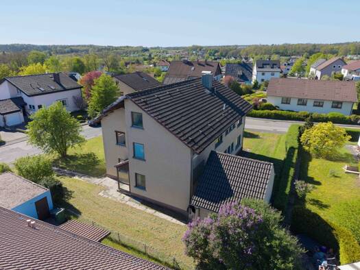 Mehrfamilienhaus zum Kauf 369.990 € 8 Zimmer 216,5 m² 720 m² Grundstück Scheuerfeld Coburg 96450