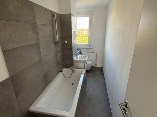 Wohnung zur Miete 459 € 4 Zimmer 71,7 m² 4. Geschoss frei ab sofort Louis-Jentzsch-Straße 16 Silberhöhe Süd 06132