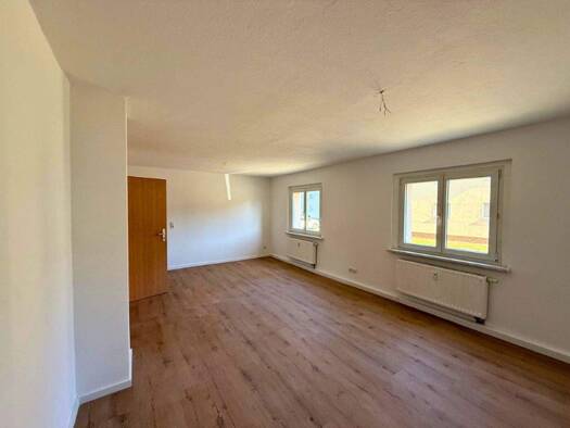 Wohnung zur Miete 560 € 3 Zimmer 65,6 m² EG Uhlandstraße 1 Zwenkau 04442