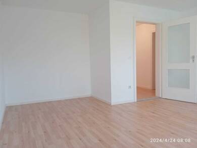 Wohnung zur Miete 300 € 1 Zimmer 33,9 m² 2. Geschoss frei ab 01.09.2025 Köditzer Straße 3 Neuhof Hof 95030