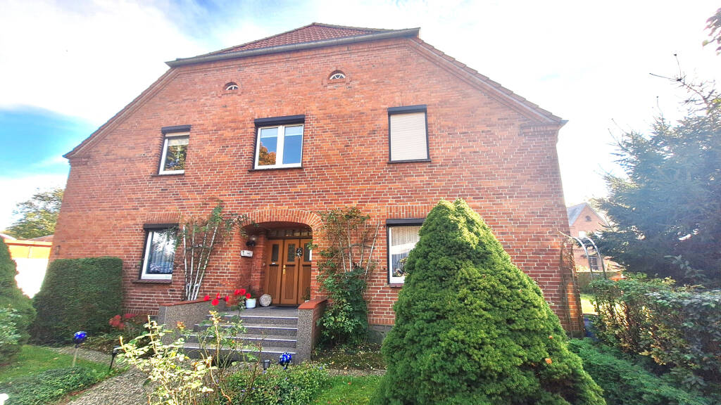 Haus zum Kauf 325.000 € 7 Zimmer 269 m² 10.796 m² Grundstück Göhlen 19288