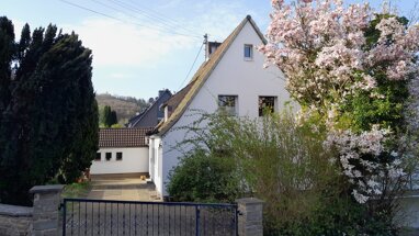 Mehrfamilienhaus zum Kauf provisionsfrei 358.000 € 7 Zimmer 202,7 m² 932 m² Grundstück Krombach Kreuztal 57223