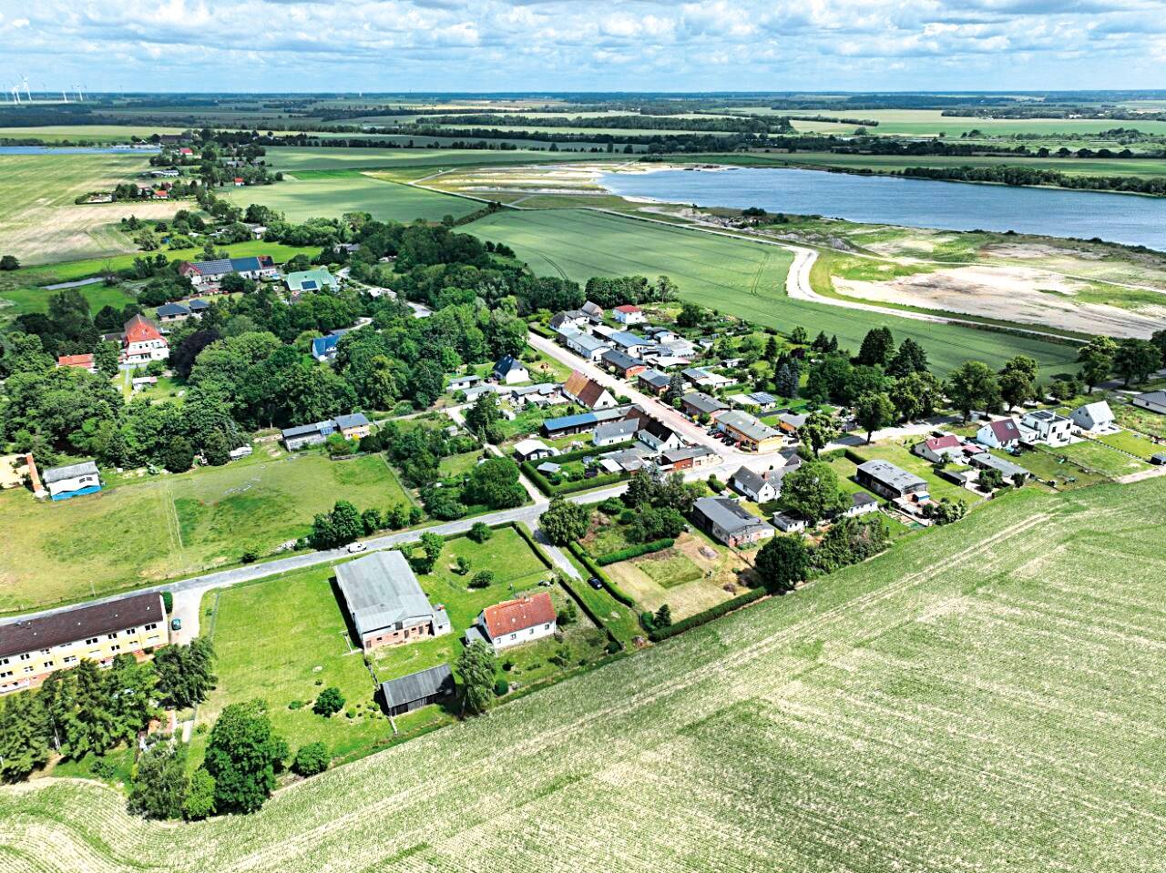 Immobilie in Bentzin - Einfamilienhaus mit Scheune und Nebengebäuden - Bild 0