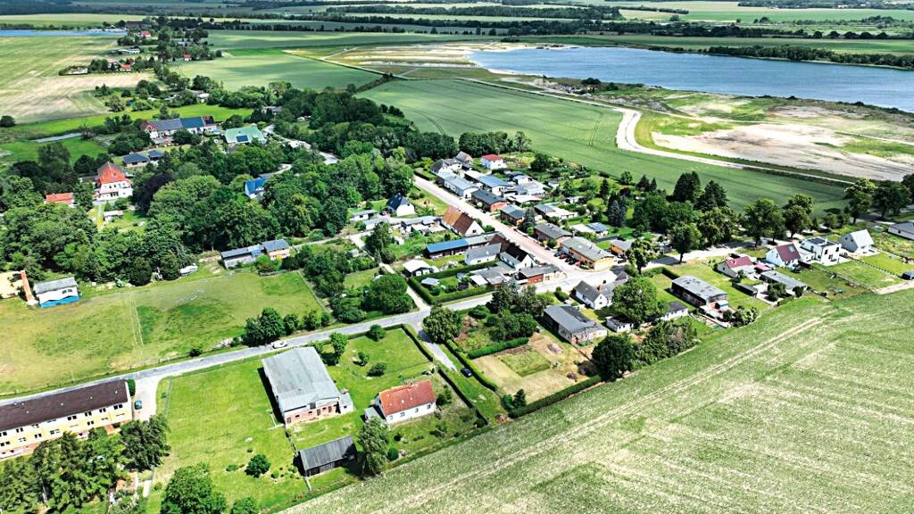 Einfamilienhaus zum Kauf provisionsfrei 159.000 € 1 Zimmer 112 m² 5.356 m² Grundstück Zarrenthin 46 Zarrenthin Bentzin Zarrenthin 17129