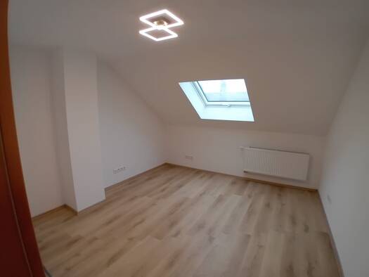 Wohnung zur Miete 1.000 € 4 Zimmer 80 m² 2 Geschosse frei ab sofort Nellingen 89191