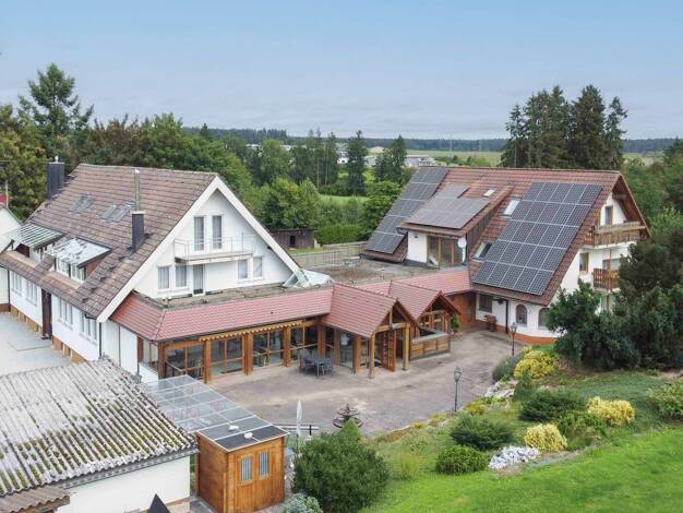 Gewerbeobjekt zum Kauf als Kapitalanlage geeignet 1.150.000 € 700 m² 36.876,2 m² Grundstück Obereschach Villingen-Schwenningen 78052