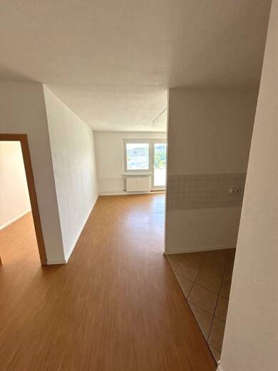 Wohnung zur Miete 300 € 4 Zimmer 69 m² 4. Geschoss frei ab sofort Marie-Curie-Straße 5 Chrieschwitz Plauen , Vogtl 08529