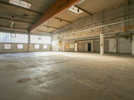 Lagerhalle zur Miete provisionsfrei 4,80 € 2.500 m² Lagerfläche teilbar ab 1.100 m² Barmen Wuppertal 42285