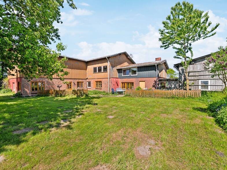 Haus zum Kauf 500.000 € 13 Zimmer 309,1 m² 31.901 m² Grundstück Hohenwestedt 24594