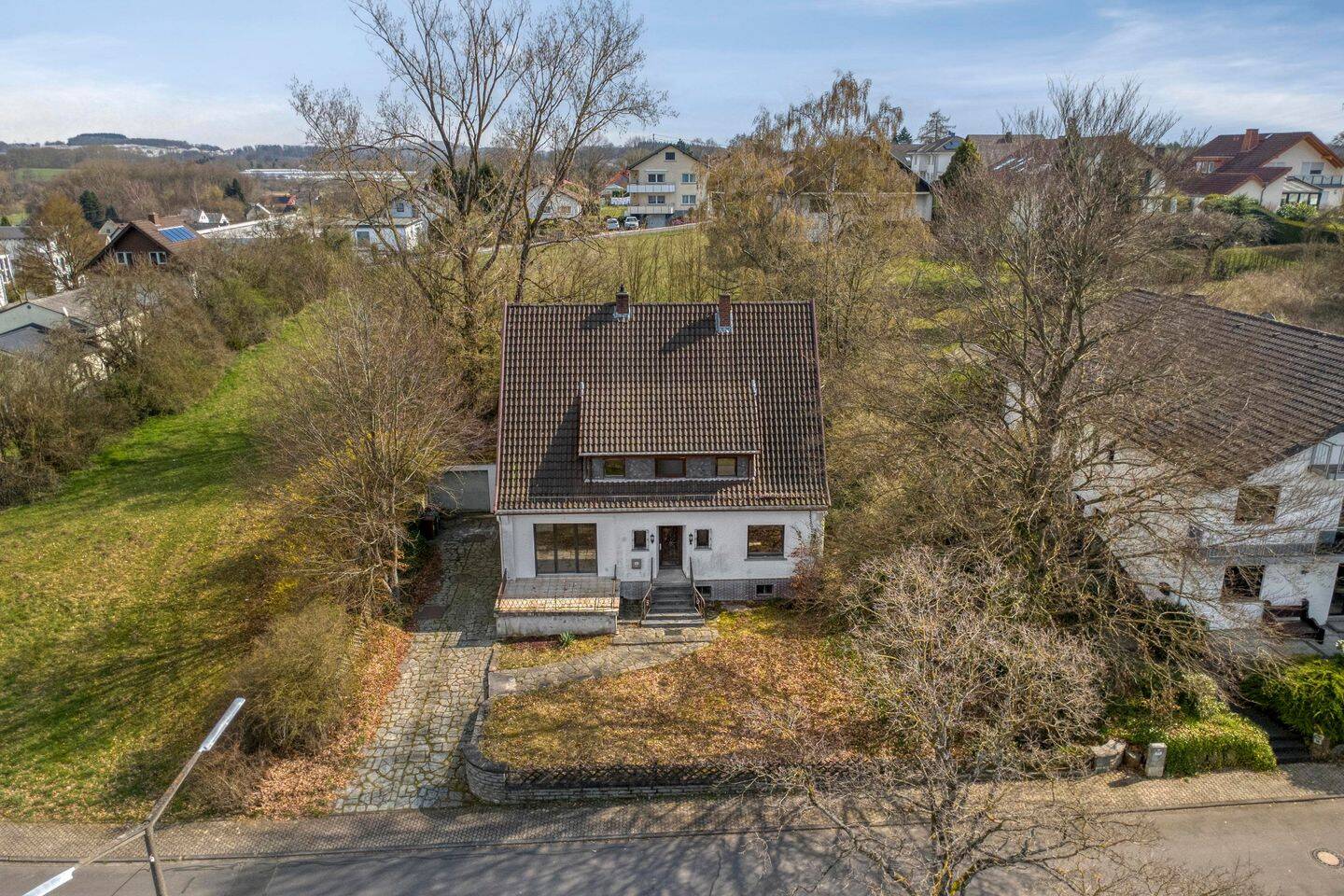 Immobilie in Mogendorf - Solides Haus mit großem Garten in Aussichtslage ! - Bild 2