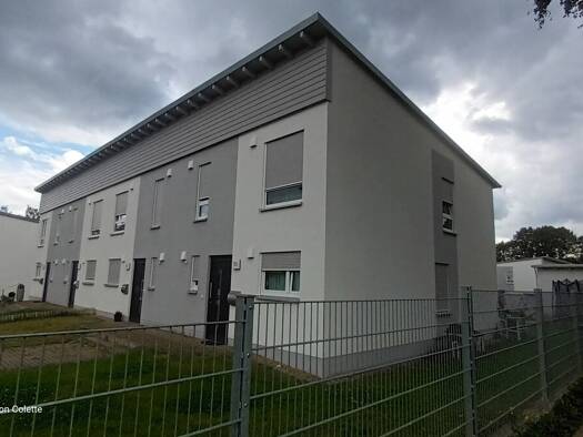 Reihenmittelhaus zur Miete 1.200 € 4 Zimmer 105 m² 350 m² Grundstück frei ab 01.11.2025 Eisenach 99817