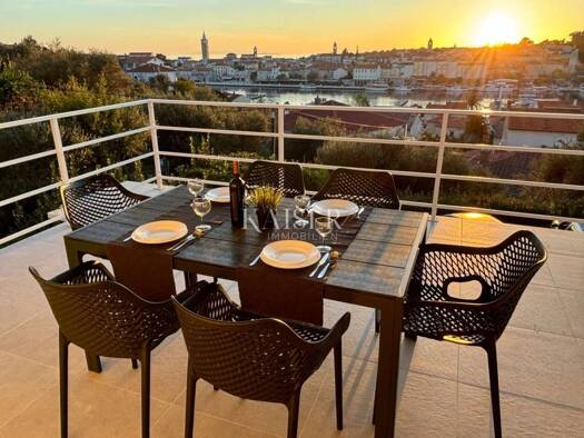 Einfamilienhaus zum Kauf 1.550.000 € 11 Zimmer 377 m² Rab Rab 51280