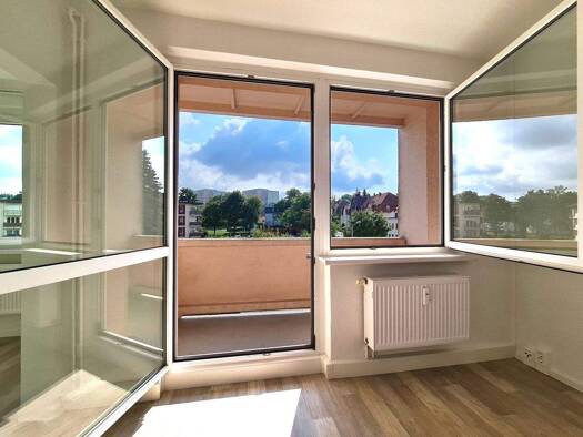 Wohnung zur Miete 360 € 3 Zimmer 57 m² 3. Geschoss Maxim-Gorki-Straße 1 Freiberg 09599