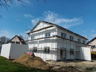 Doppelhaushälfte zur Miete 1.310 € 4 Zimmer 115 m² 300 m² Grundstück frei ab 01.08.2025 Kirchweg 9, 9a Langenmosen Langenmosen 86571
