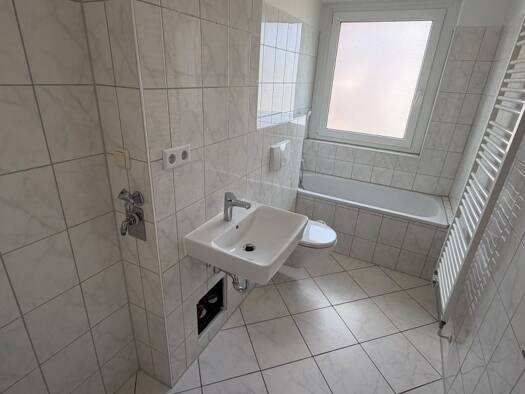 Wohnung zur Miete 400 € 4 Zimmer 72 m² Weida Weida 07570