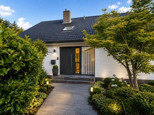 Einfamilienhaus zum Kauf 560.000 € 8 Zimmer 202,3 m² 1.211 m² Grundstück Isernhagen N.B. Isernhagen 30916