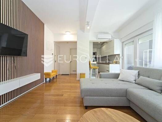 Studio zur Miete 650 € 1 Zimmer 37 m² 1. Geschoss Gornji grad / Centar Centar