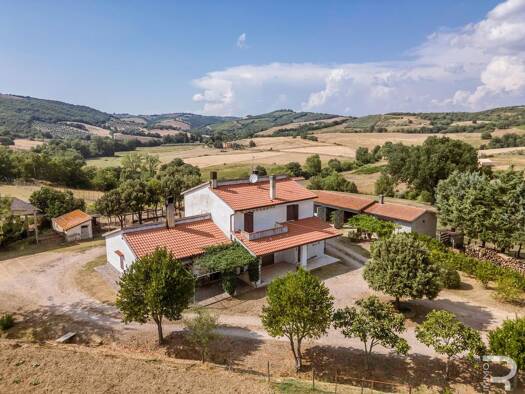 Bauernhaus zum Kauf 595.000 € 5 Zimmer 235 m² 200.000 m² Grundstück frei ab sofort Cinigiano 58044