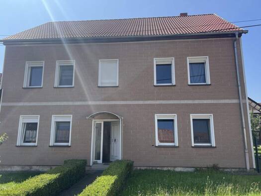 Einfamilienhaus zum Kauf 199.000 € 8 Zimmer 238 m² 890 m² Grundstück frei ab sofort Urleben 99955