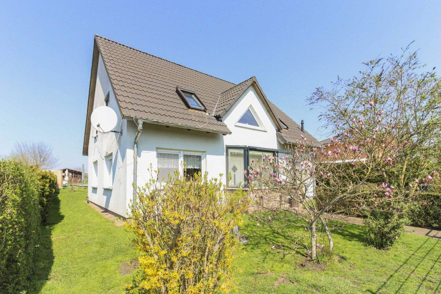 Familienfreundliches Haus mit großem Garten und verglaster Terrasse in idyllischer Feldrandlage