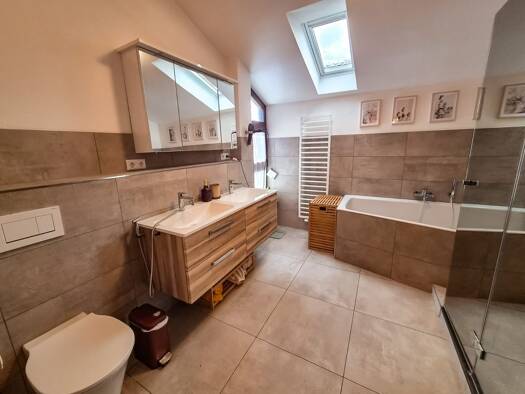 Doppelhaushälfte zum Kauf provisionsfrei 595.000 € 5 Zimmer 138 m² 347 m² Grundstück Altenburg Reutlingen 72768