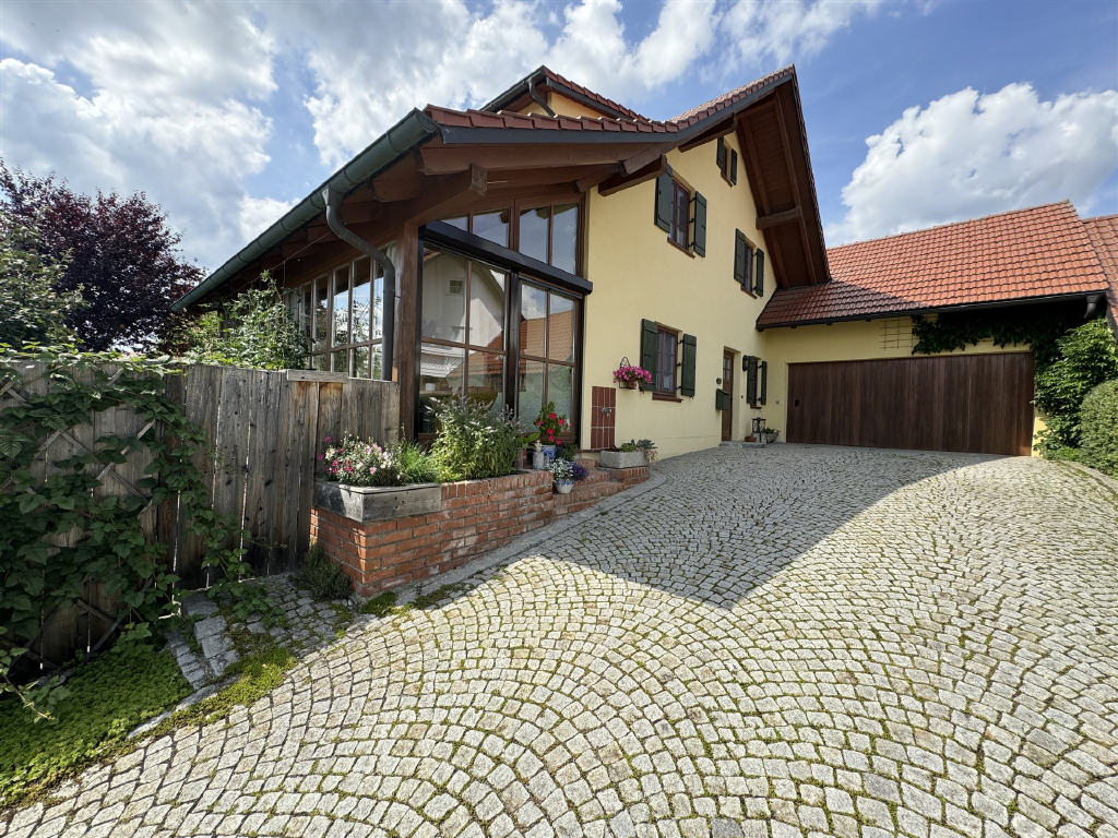 Einfamilienhaus zum Kauf 568.000 € 5,5 Zimmer 201 m²<br/>Wohnfläche 702 m²<br/>Grundstück Oberköllnbach Postau-Oberköllnbach 84103