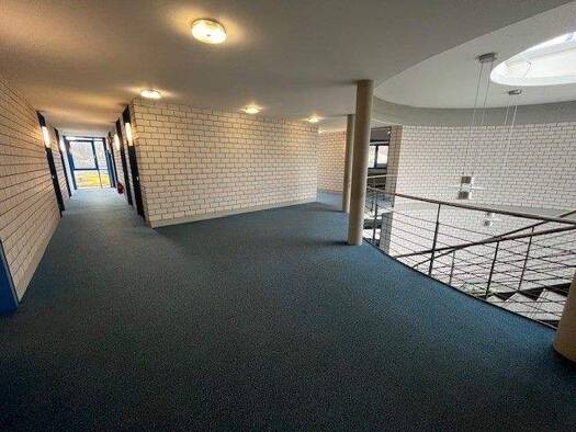 Bürofläche zur Miete 2.050 € 9 Zimmer 255 m² Bürofläche teilbar ab 255 m² Oberesslingen Esslingen 73730