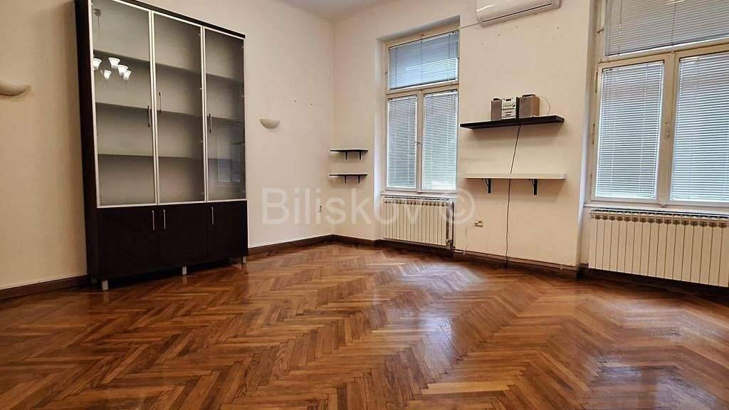 Büro zur Miete 1.200 € 2 Zimmer August Senoa