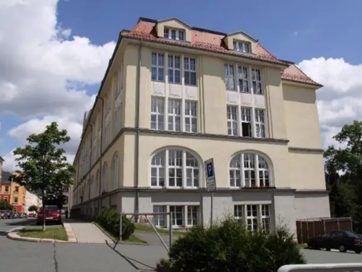 Wohnung zum Kauf 33.000 € 51,8 m² frei ab 01.01.2026 Auerbach 08209