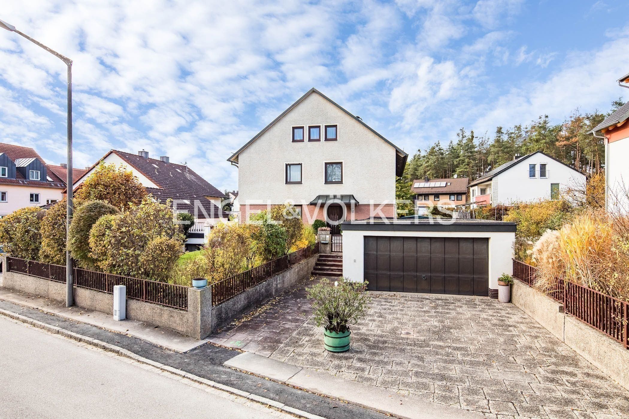 Einfamilienhaus zum Kauf 7 Zimmer 209 m²<br/>Wohnfläche 743 m²<br/>Grundstück Roth Roth 91154