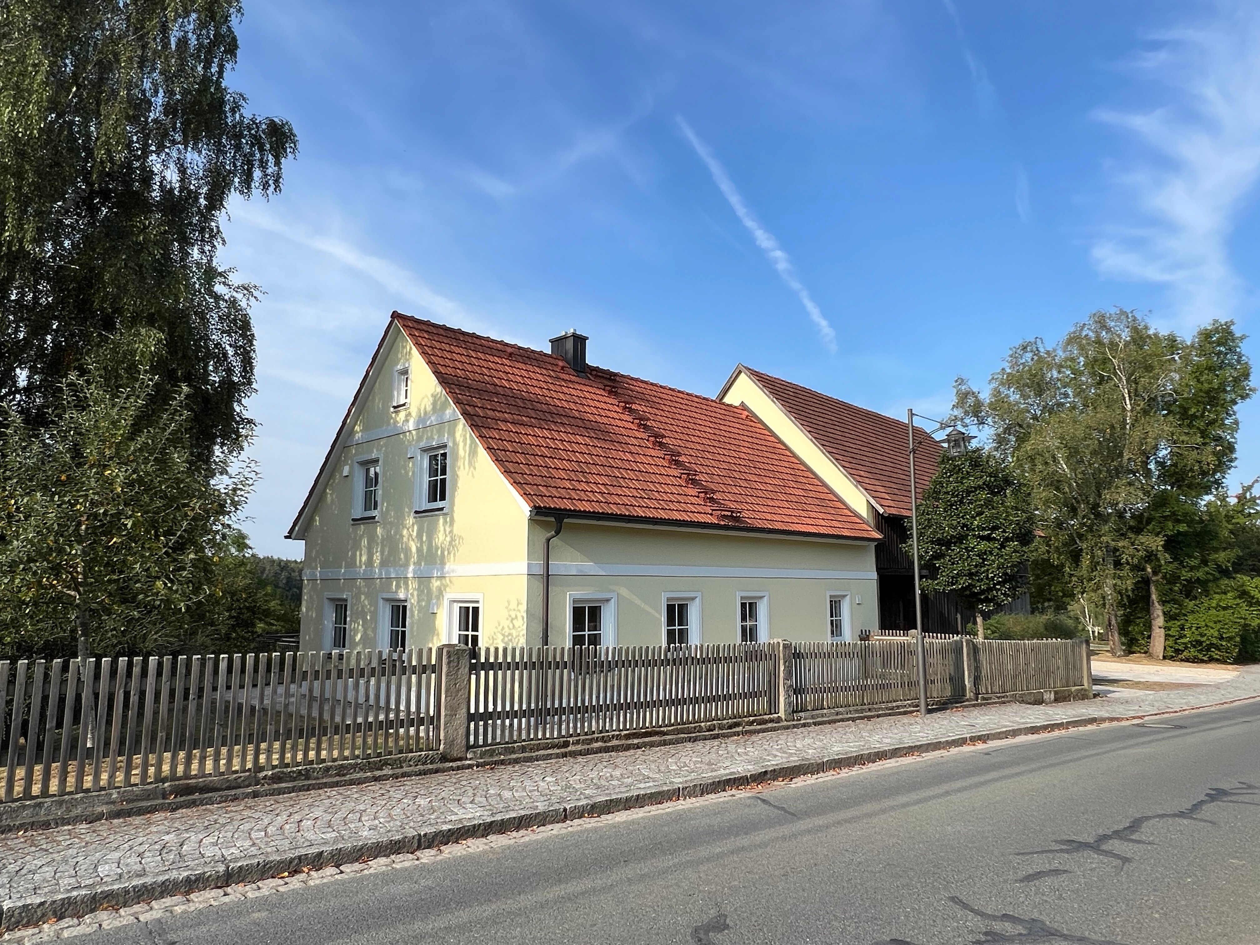 Einfamilienhaus zur Miete 1.550 € 4 Zimmer 151 m²<br/>Wohnfläche 2.430 m²<br/>Grundstück ab sofort<br/>Verfügbarkeit Pechgraben 22 Pechgraben Neudrossenfeld 95512