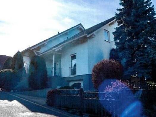 Einfamilienhaus zum Kauf provisionsfrei 217.000 € 254 m² 595 m² Grundstück Bad Köstritz Bad Köstritz 07586