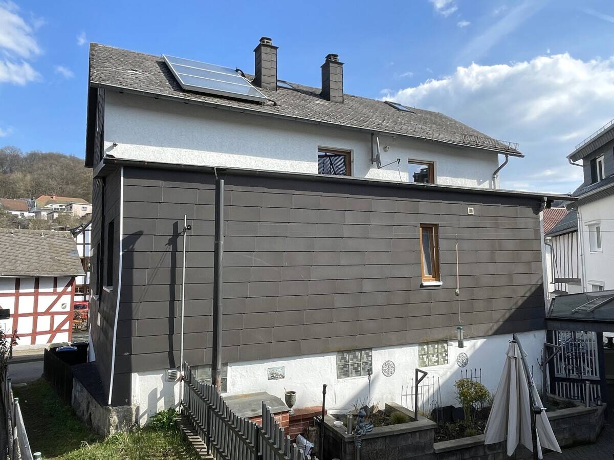 Immobilie in Dillenburg - Donsbach: Gepflegtes, vermietetes Zweifamilienhaus im Ortskern - Bild 2