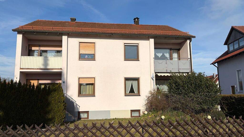 Doppelhaushälfte in ruhiger Lage mit Garten und Garage in Neumarkt - Gemeindeteil Stauf