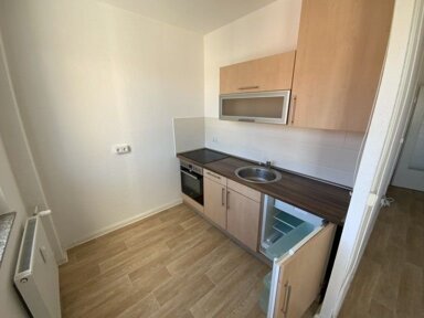 Wohnung zur Miete 300 € 1 Zimmer 34 m² 5. Geschoss frei ab sofort Pestalozzistraße 1 Innenstadt Dessau-Roßlau 06842