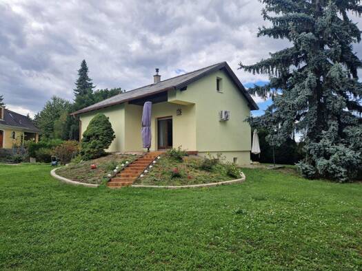 Einfamilienhaus zur Miete 1.400 € 2 Zimmer 52 m² 1.067 m² Grundstück Stetten 2100