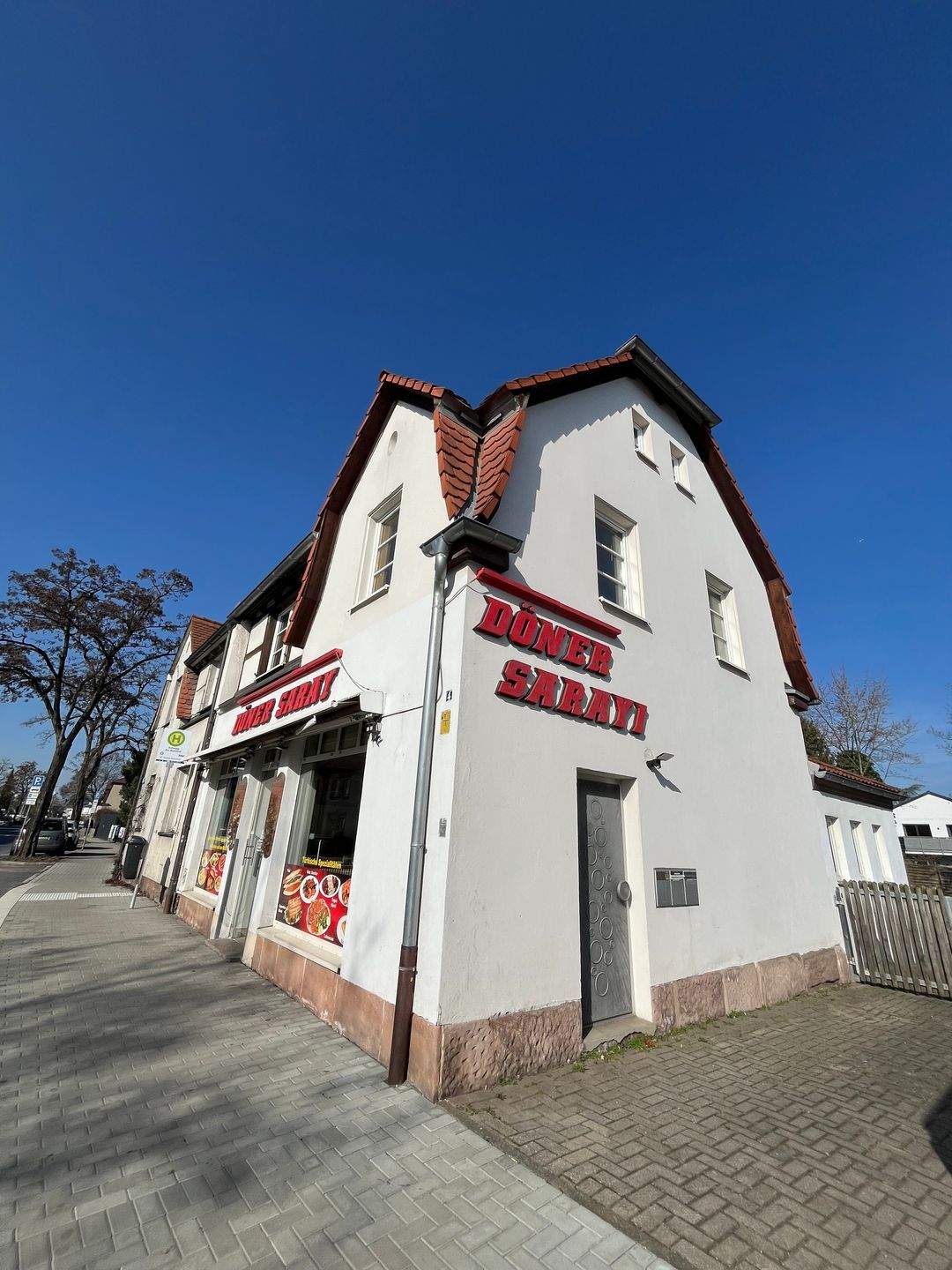 Immobilie in Schwaig bei Nürnberg - Doppelhaushälfte mit Gewerbeeinheit und Wohnung in zentraler Lage von Schwaig - Bild 0