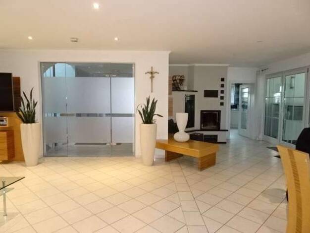 Villa zum Kauf 1.225.000 € 10 Zimmer 370 m² 3.650 m² Grundstück Bruck Bruck in der Oberpfalz 92436