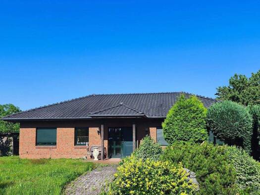 Bungalow zum Kauf 350.000 € 4 Zimmer 165,5 m² 2.100 m² Grundstück Erxleben Osterburg 39606