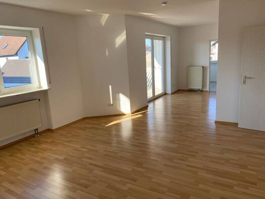 Wohnung zur Miete 950 € 4 Zimmer 111 m² Geschoss 1/3 frei ab sofort Röthlein Röthlein 97520