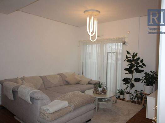 Wohnung zur Miete 1.260 € 4,5 Zimmer 109,6 m² frei ab sofort Hauptstraße 52 Eisingen 97249