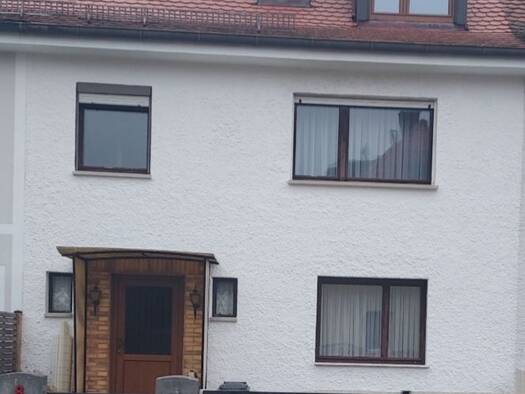 Reihenhaus zur Miete 1.490 € 5 Zimmer 100 m² frei ab 01.10.2026 Zirndorf Zirndorf 90513