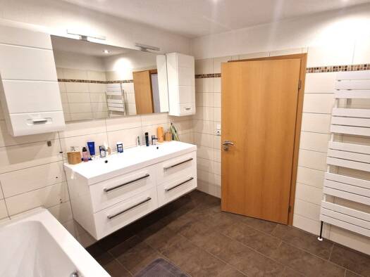 Reihenmittelhaus zum Kauf 184.000 € 100 m² 263 m² Grundstück Leuna 06237