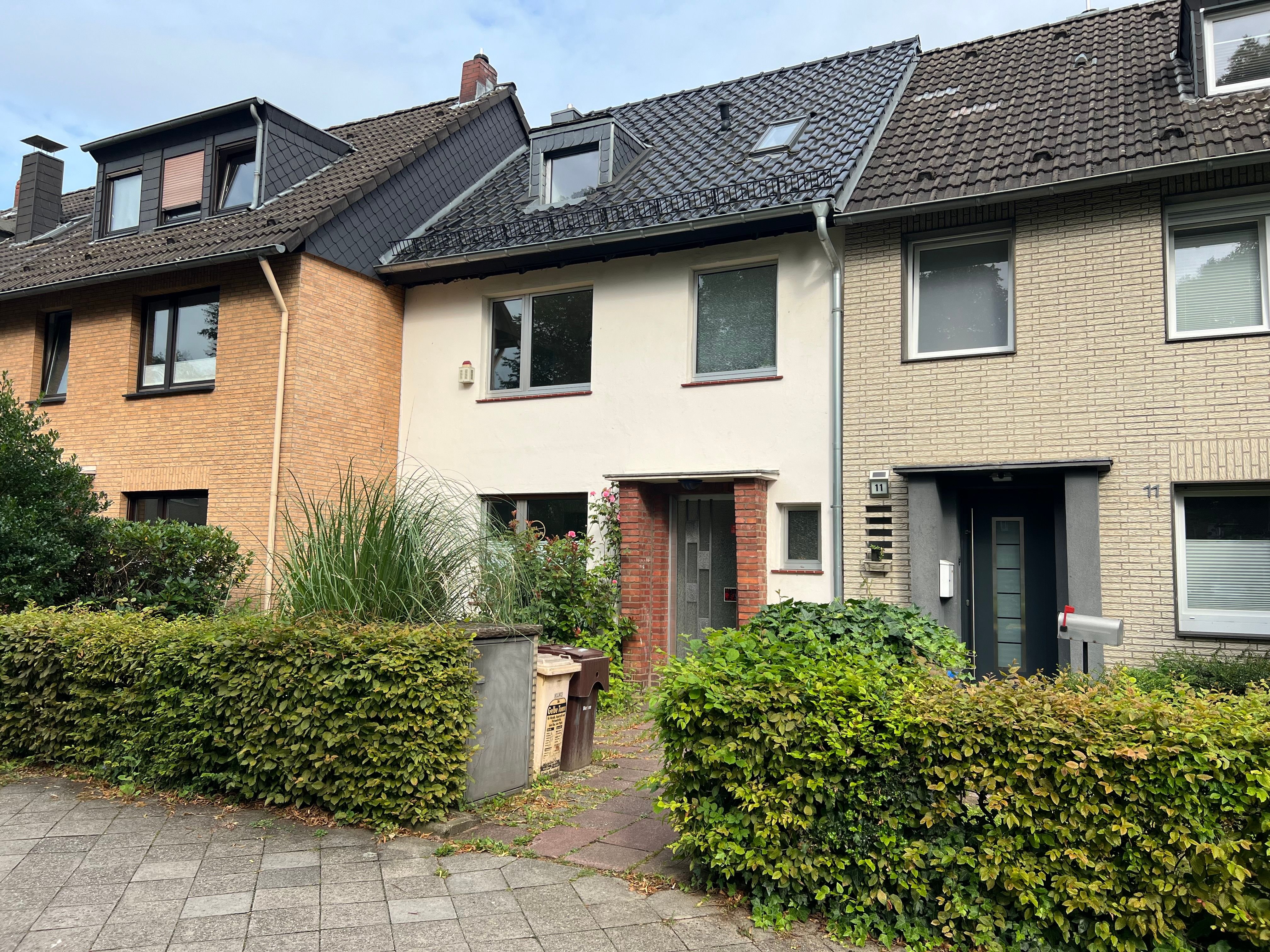 Reihenmittelhaus zum Kauf provisionsfrei 665.000 € 7 Zimmer 113 m²<br/>Wohnfläche 213 m²<br/>Grundstück ab sofort<br/>Verfügbarkeit Südallee Urdenbach Düsseldorf 40593