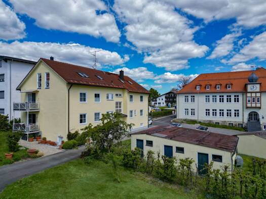 Wohn- und Geschäftshaus zum Kauf als Kapitalanlage geeignet 588.000 € 17 Zimmer 398,2 m² 1.358 m² Grundstück Spiegelau 94518